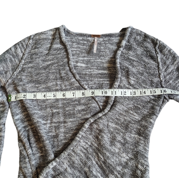 Free People Faux Wrap Knitted Low V-neck Light Sweater Women's Size Small Gray - Picture 8 of 9